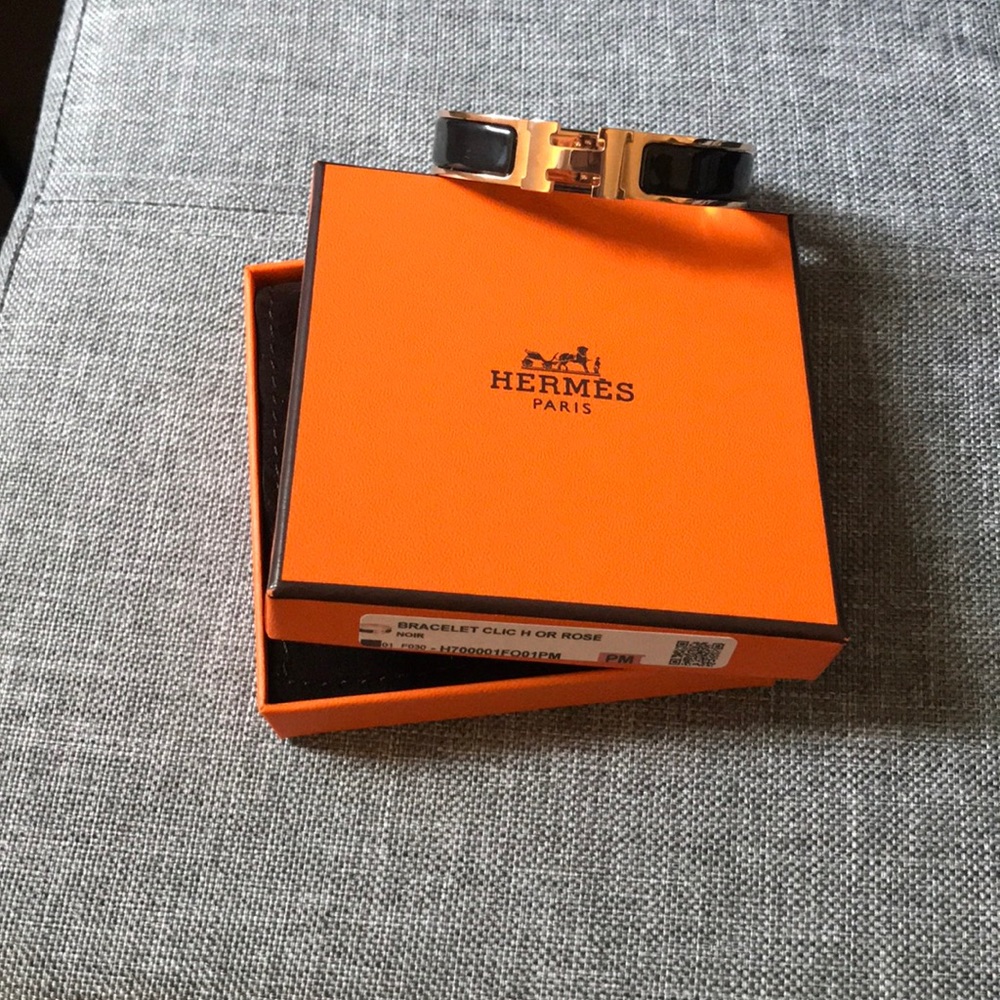 *Authentic* Hermès H Bracelet. Rose gold/black